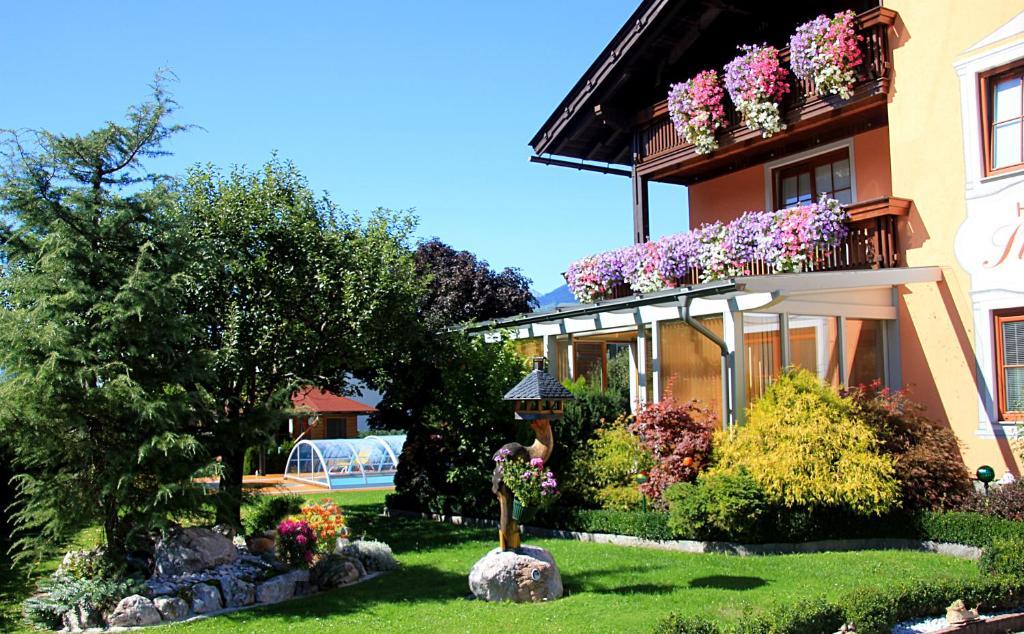 Gaestehaus Steiner Tröpolach エクステリア 写真